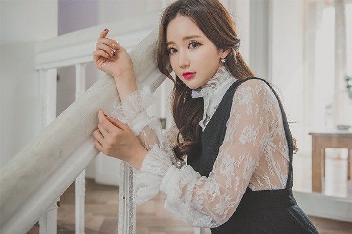 大长腿美女碎花连衣裙红唇性感火辣身材美女诱惑写真