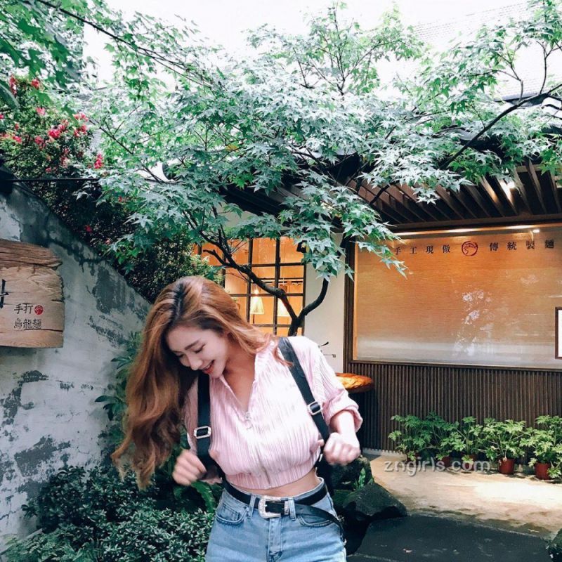 长腿正妹吕妍芯私房写真比基尼诱人