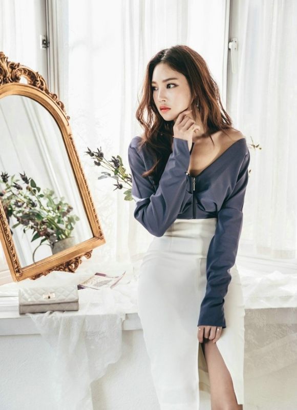 靓丽迷人美模包臀裙性感露胸大秀s曲线摄影写真