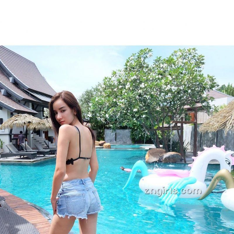 性感女神Kratai Tadsika比基尼私房照
