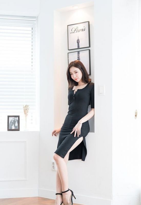 韩国平面模特美女s型身材酥胸美腿性感写真图片