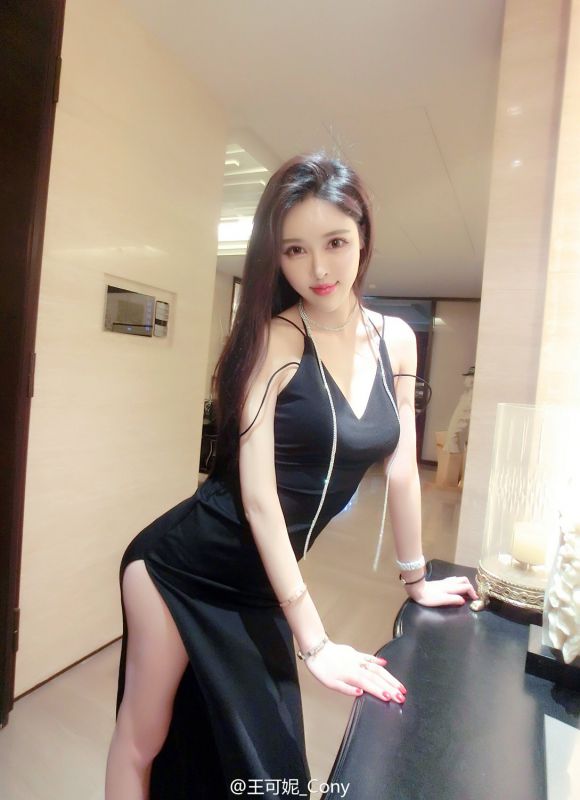高挑美女模特王可妮Cony微博私房照图片