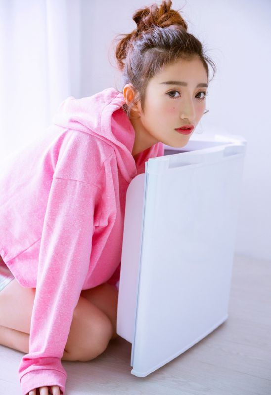 性感90后模特狂野绝美人体脱衣爆乳内衣迷惑人心艺术写真
