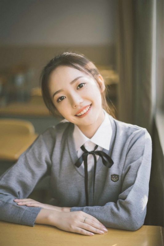 甜美少女操场马尾青春活力阳光校园写真