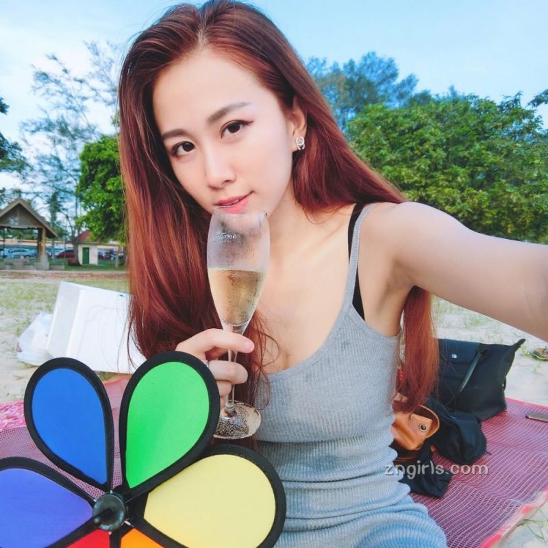 甜美女孩Christine Pang私房自拍美照