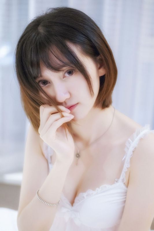 短发小妹清新秀丽大胆私房性感清纯惹火写真