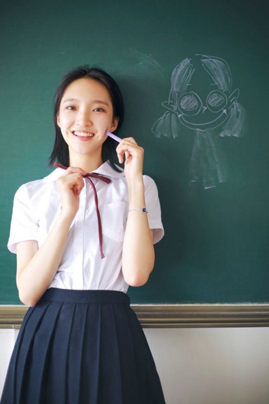 梨涡甜美女学生妹教室学生制服清纯靓丽高清写真