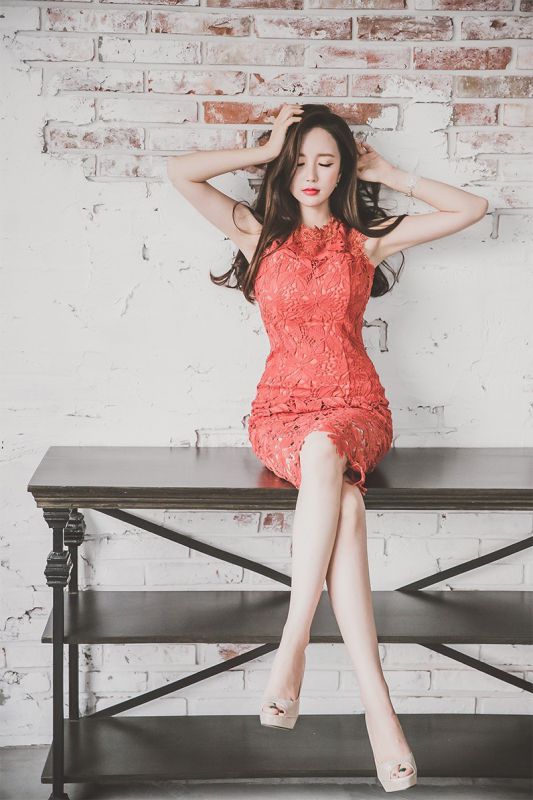 黑蕾丝韩国美女模特透视裙高挑红唇性感风情写真图片