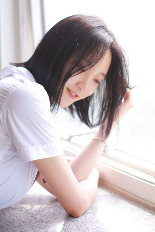梨涡甜美女学生妹教室学生制服清纯靓丽高清写真