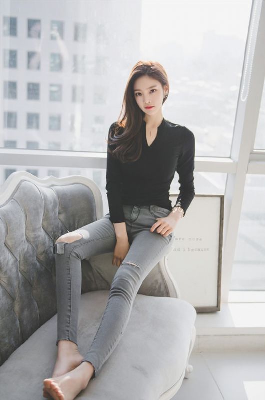 豪乳大胸美女牛仔裤大长腿私房优雅气质知性美女写真