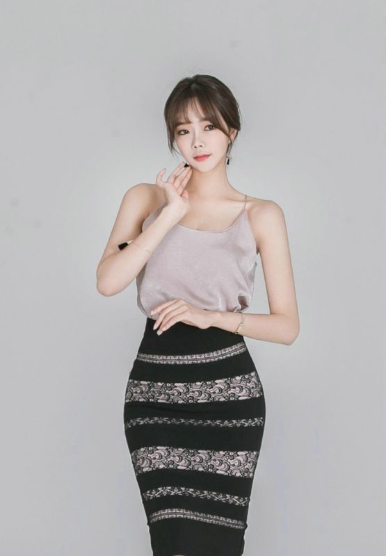 优雅气质女神皮肤白皙修长美腿性感摄影图片