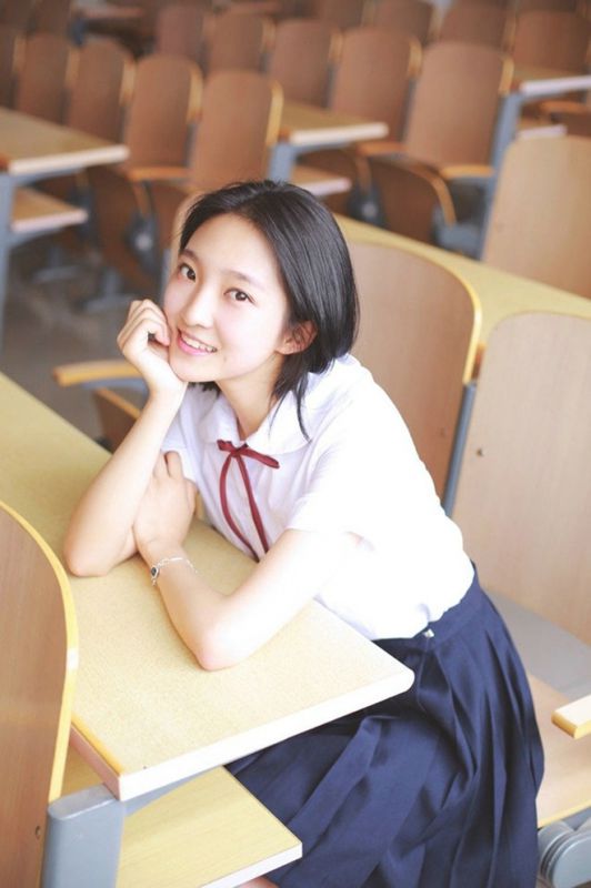 梨涡甜美女学生妹教室学生制服清纯靓丽高清写真