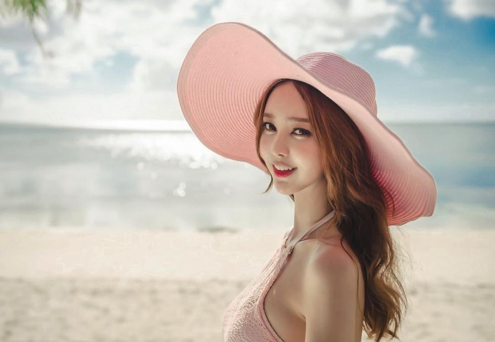 韩国美女车模郑恩惠车展写真笑容迷人