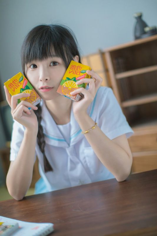 日系水手服学生妹清纯可爱维他命存在养眼照片