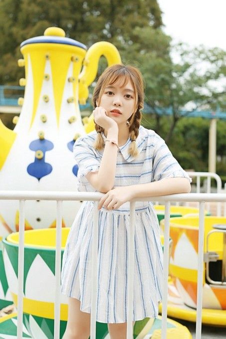 少女辫娃娃衣美女萝莉双马尾甜美户外摄影写真