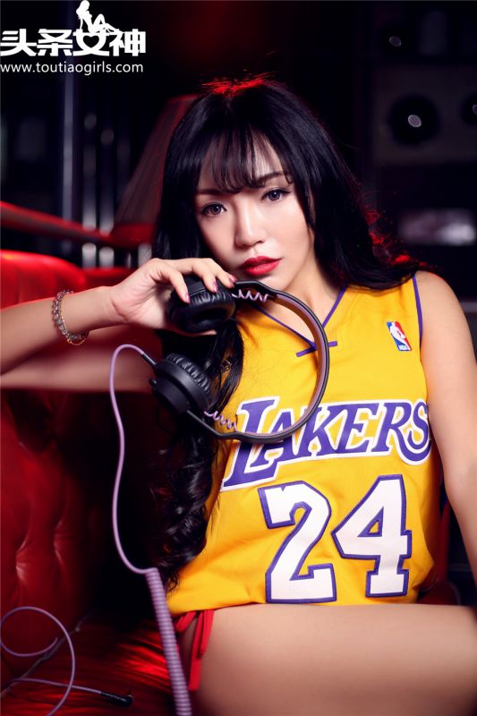 热辣美女DJ林茜性感红火比基尼写真图片