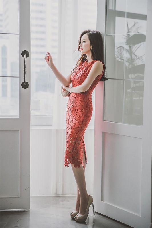 黑蕾丝韩国美女模特透视裙高挑红唇性感风情写真图片