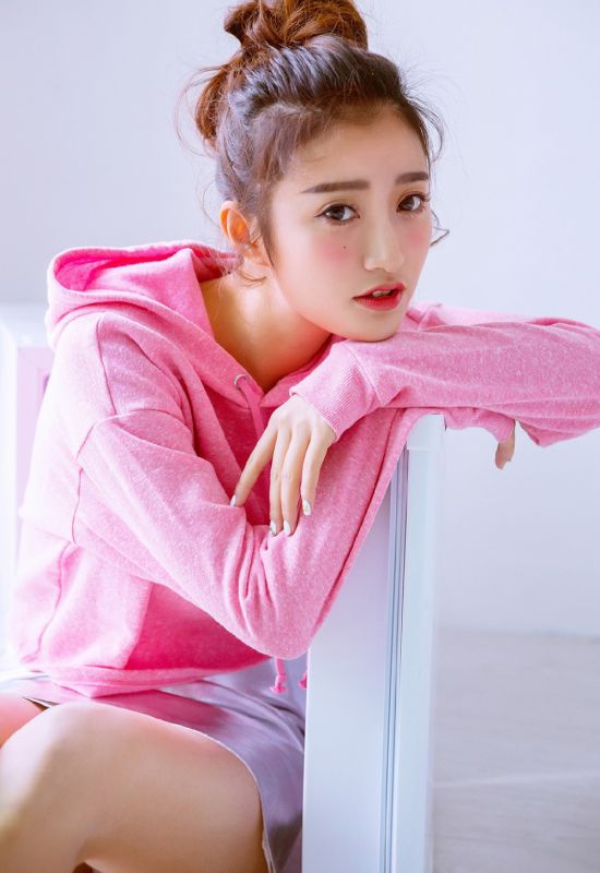 性感90后模特狂野绝美人体脱衣爆乳内衣迷惑人心艺术写真
