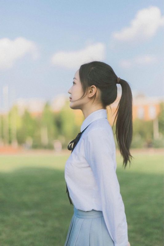 甜美少女操场马尾青春活力阳光校园写真