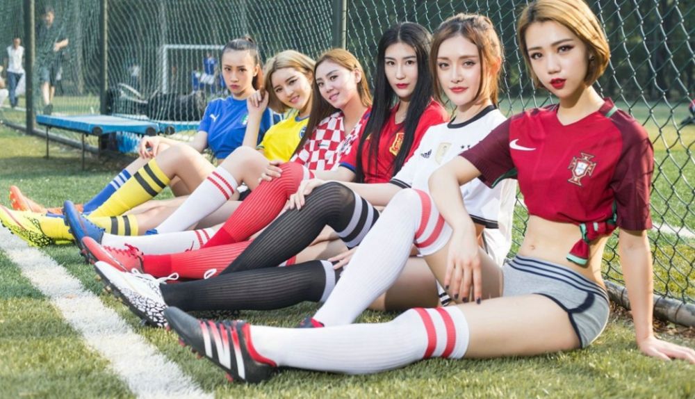 足球宝贝惊艳绝美诱惑火辣身材户外性感写真