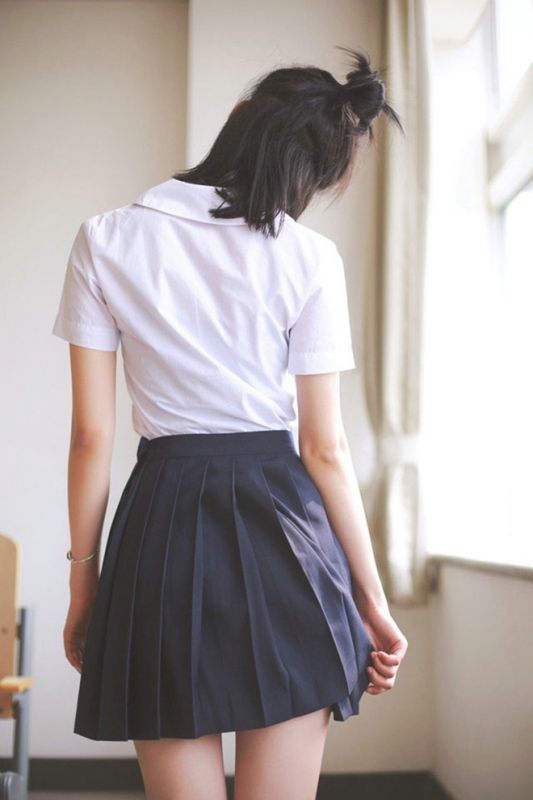 梨涡甜美女学生妹教室学生制服清纯靓丽高清写真