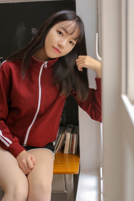 教室校花美女jk制服运动装性感诱人美腿欣赏写真