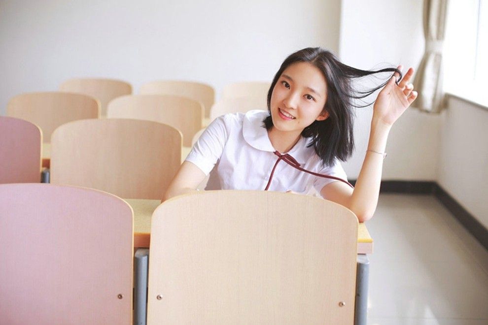 梨涡甜美女学生妹教室学生制服清纯靓丽高清写真
