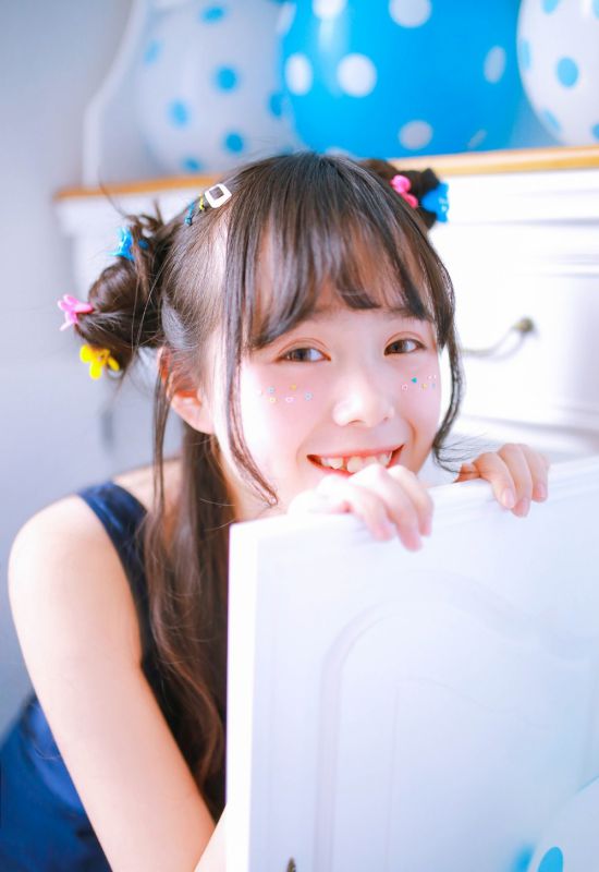 双眼皮美妆少女俏美可爱连体死库水稚嫩美体艺术写真