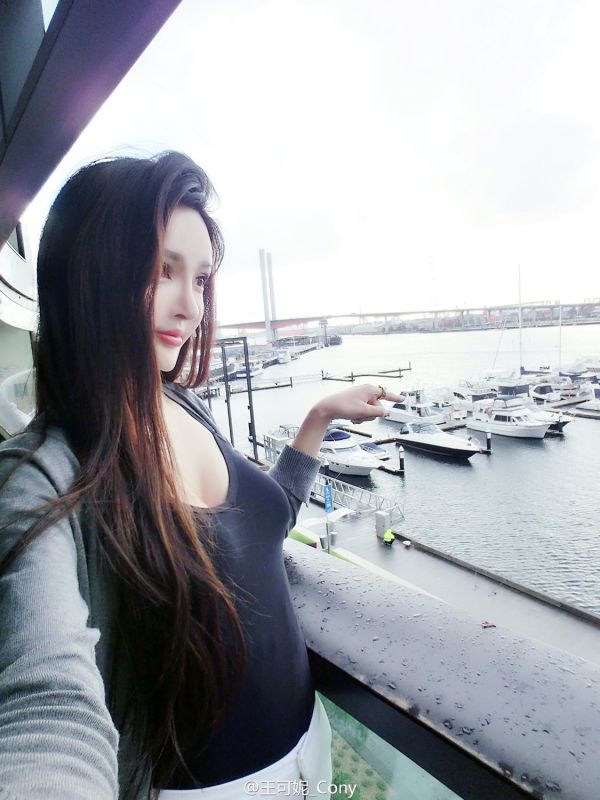 高挑美女模特王可妮Cony微博私房照图片