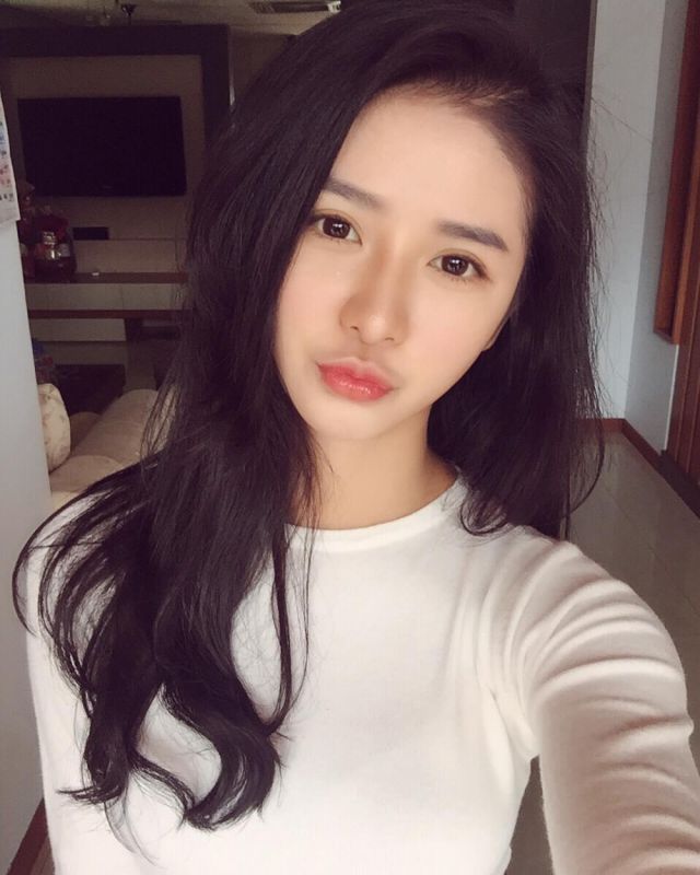 大奶牛女神蔡卓宜户外治愈笑容甜美迷人气质图片