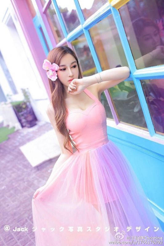 清纯美女王怡婷微博街拍写真