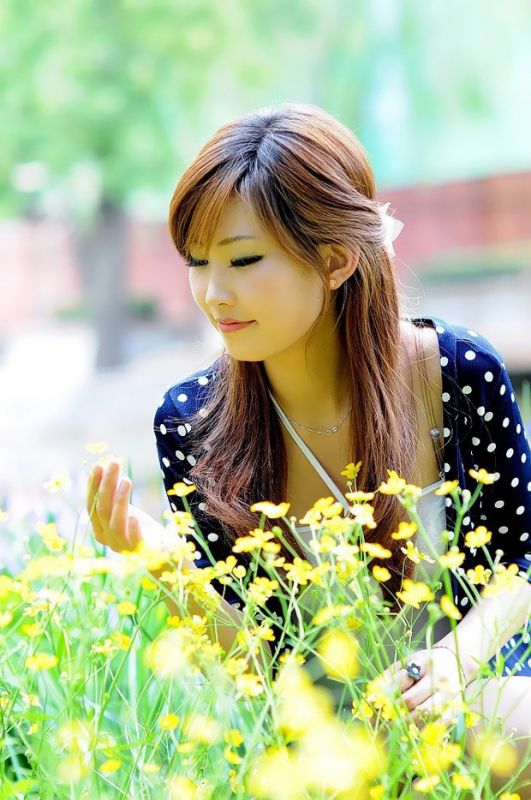 人比黄花儿美清纯美女户外阳光写真