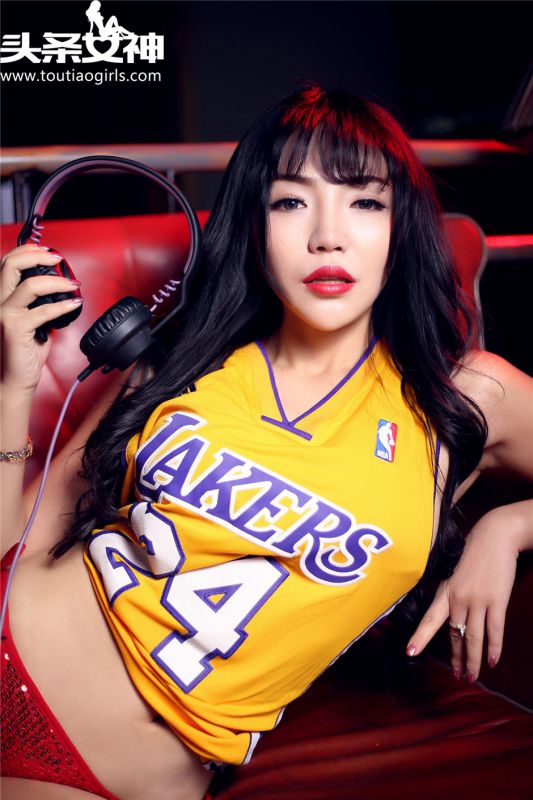 热辣美女DJ林茜性感红火比基尼写真图片