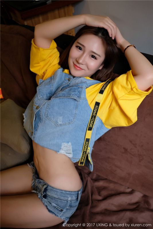 扎着苹果头的可爱美女羊羊Suger私房无内衣性感写真图片