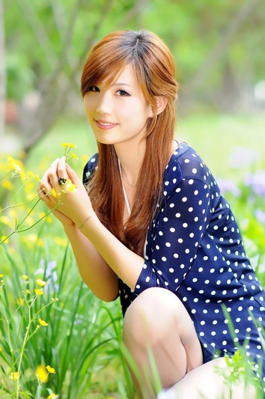 人比黄花儿美清纯美女户外阳光写真