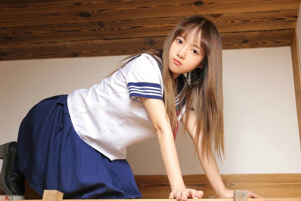 滑嫩肌肤怜人学生妹水手制服私房轻盈治愈暖心写真