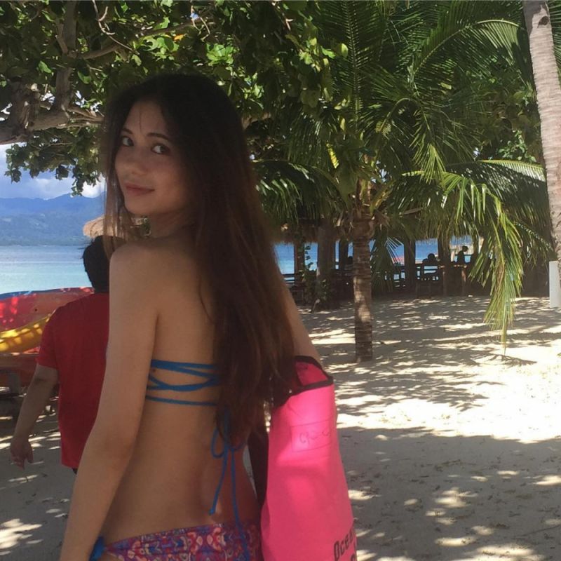 中德混血美女郑伊庭甜美生活照