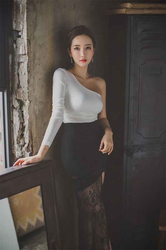 韩国秀气美女李妍静端庄得体礼服露香肩性感美腿摄影写真