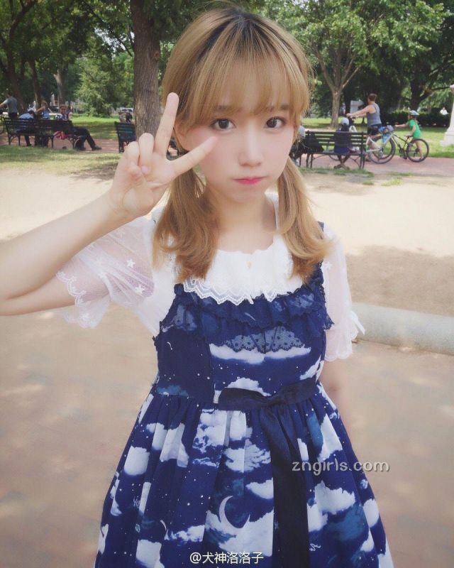 萝莉美女犬神洛洛子微博私房写真