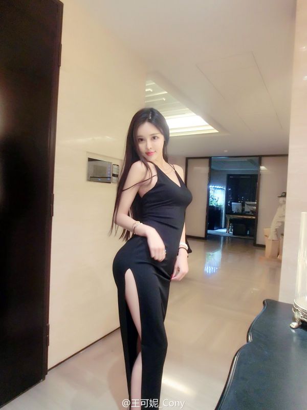 高挑美女模特王可妮Cony微博私房照图片
