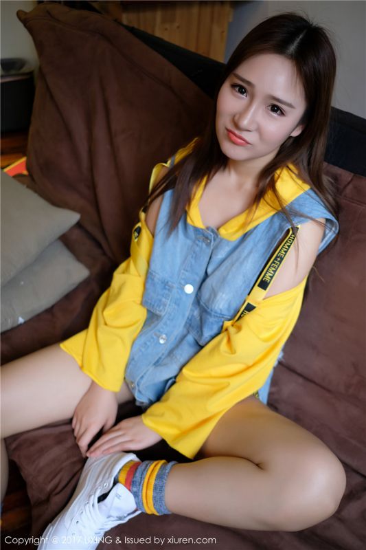 扎着苹果头的可爱美女羊羊Suger私房无内衣性感写真图片