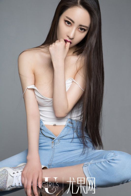 [Ugirls尤果网]美女穆菲菲内衣性感写真秀美臀