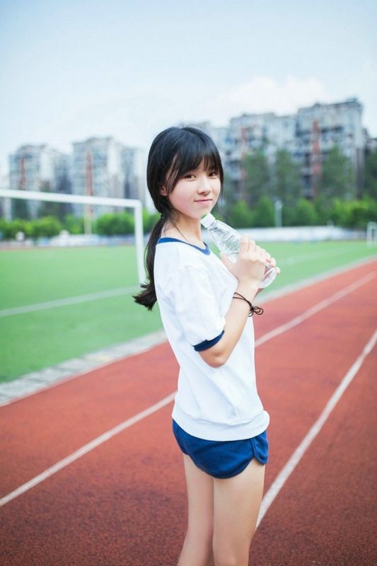 运动少女学生妹校园风俏皮唯美可爱校园阳光养眼图片