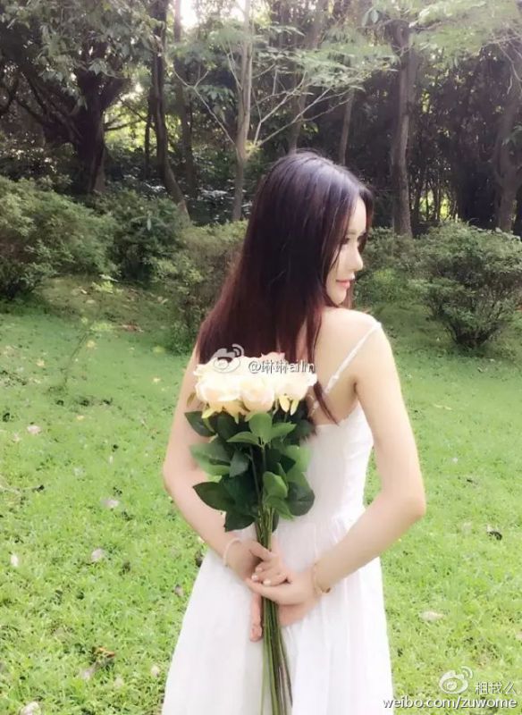 巨乳翘臀美眉内衣酥胸大腿张开销魂人体艺术照