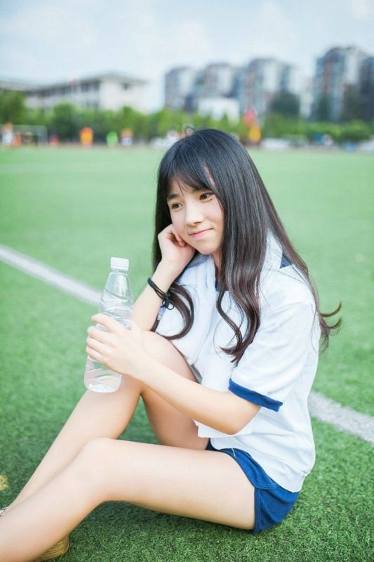 运动少女学生妹校园风俏皮唯美可爱校园阳光养眼图片