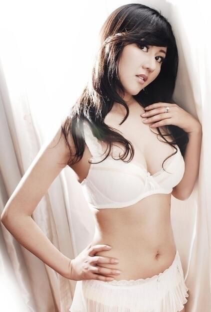 娇媚火辣内衣少妇浑圆酥胸私房人体艺术写真图片