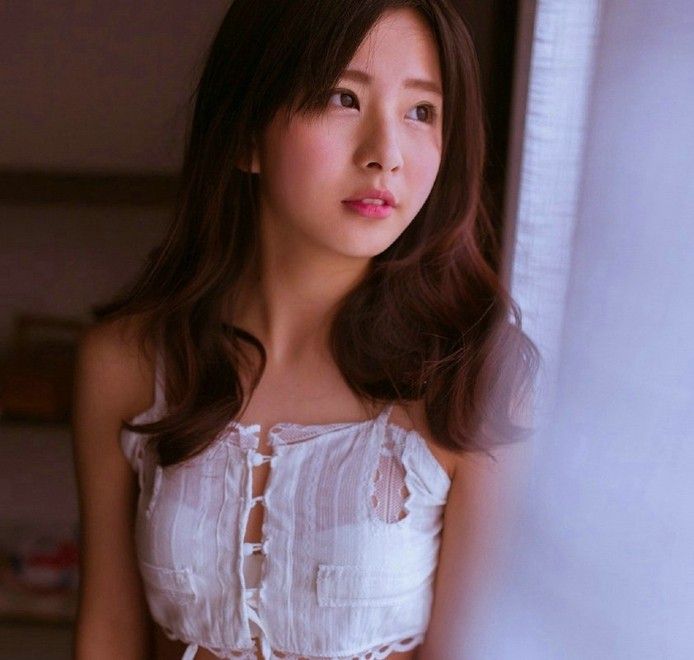 居家丰满美少女唯美白色蕾丝睡衣性感迷人私房照