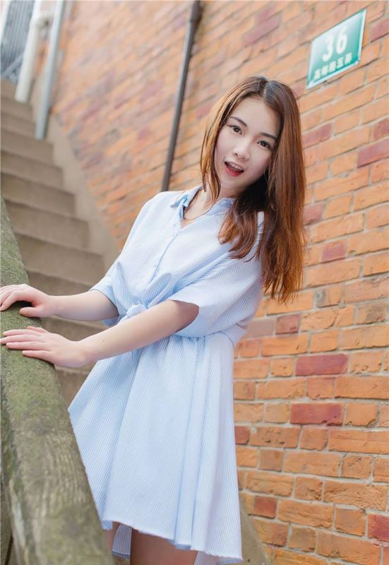 校园萝莉少女清纯可爱俏皮写真图片