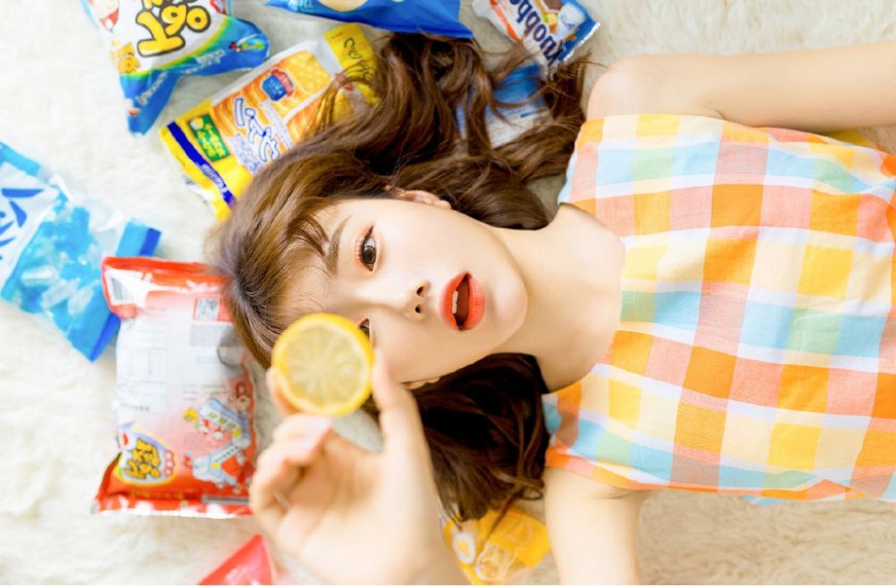 水灵玲珑小美女文艺清新居家唯美少女写真