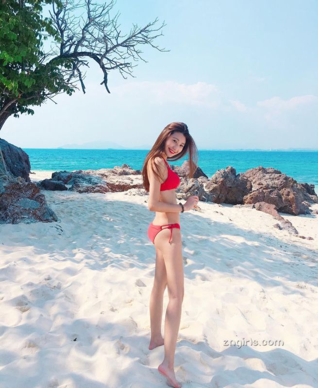 美女校花郑安文比基尼私房照